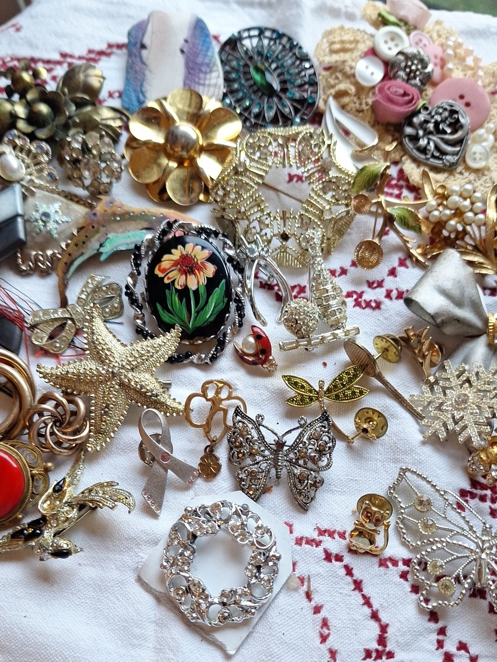54 Lot Vintage to Now Brooches & Pins Collectible Whimsical
